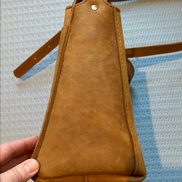 Portland Leather Goods Dakota Triangle Bag - Picture 7 of 10